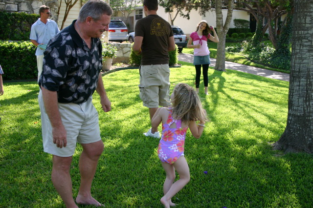 2006/04(April)/Easter/640x480_2006-04-16-Easter-44-Jim-Kyla.JPG