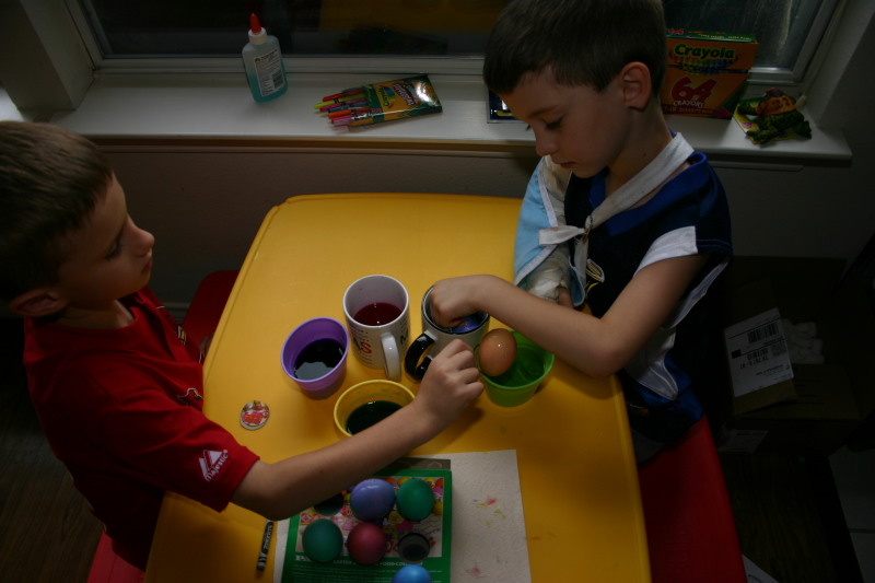 2006-04-15-dying-Easter-eggs-10-Chance-Dax.JPG
