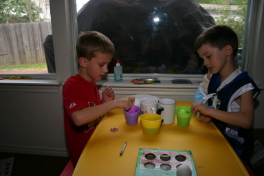 2006-04-15-dying-Easter-eggs-03-Chance-Dax.JPG