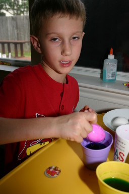 2006-04-15-dying-Easter-eggs-06-Chance.JPG