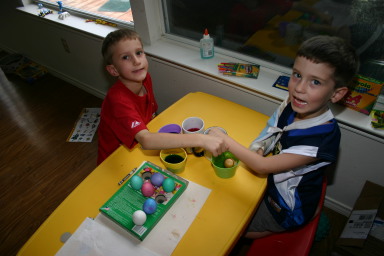 2006-04-15-dying-Easter-eggs-09-Chance-Dax.JPG