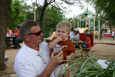 2006-04-02-Ian-bday-01-Dad.JPG