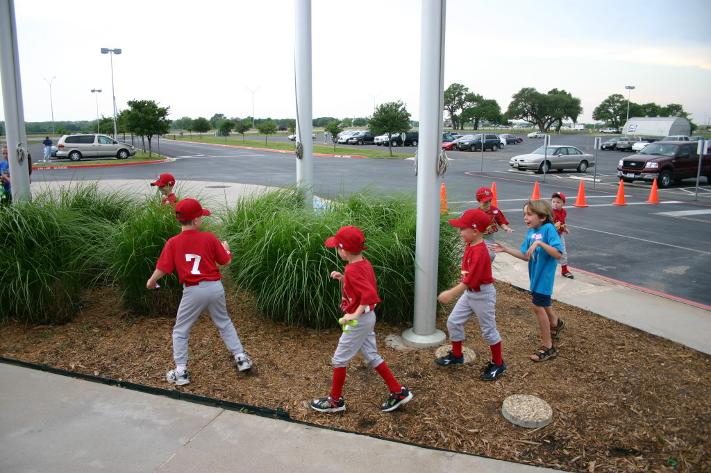 2006/04(April)/Tball-RR-Express/1024x768_2006-04-18-Tball-RR-Express-03-Matthew-Gabe-Brandon-Jack-Case-Caden.JPG