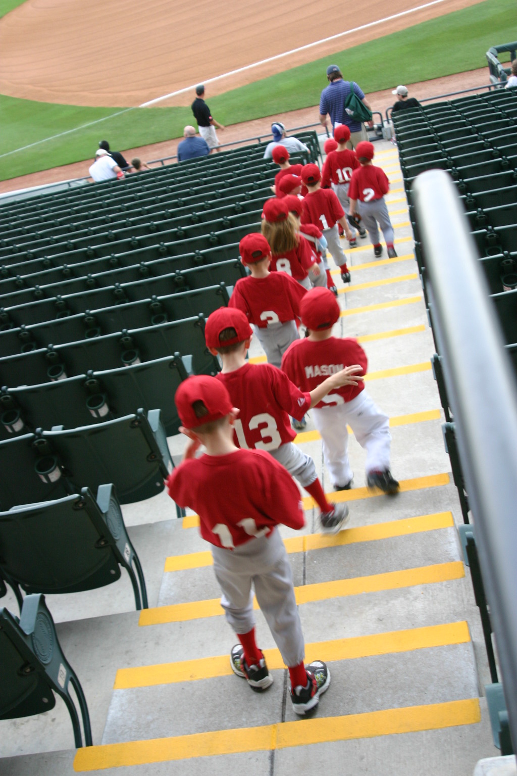2006/04(April)/Tball-RR-Express/1024x768_2006-04-18-Tball-RR-Express-17-Team.JPG