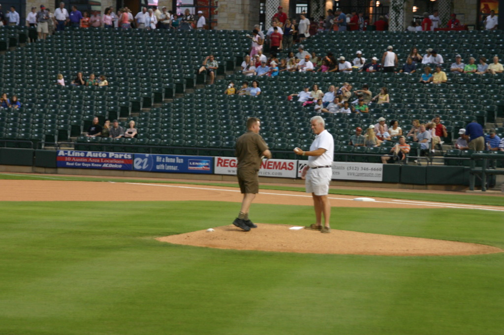 2006-04-18-Tball-RR-Express-41-UPS-delivers-game-ball.JPG