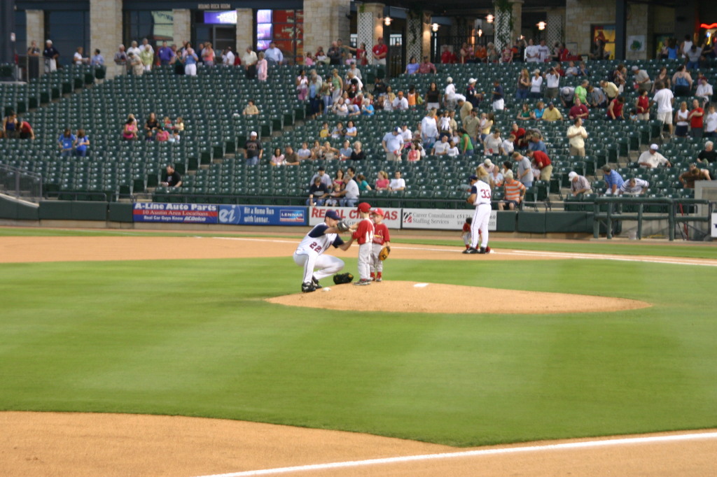 2006-04-18-Tball-RR-Express-54-out-on-the-field-Dax-Caden.JPG