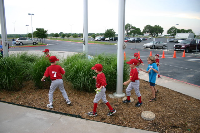 2006/04(April)/Tball-RR-Express/640x480_2006-04-18-Tball-RR-Express-03-Matthew-Gabe-Brandon-Jack-Case-Caden.JPG