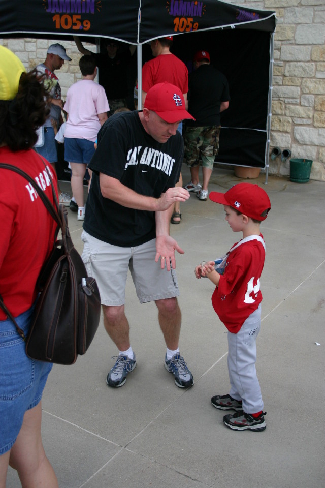 2006/04(April)/Tball-RR-Express/640x480_2006-04-18-Tball-RR-Express-04-Mark-Dax.JPG