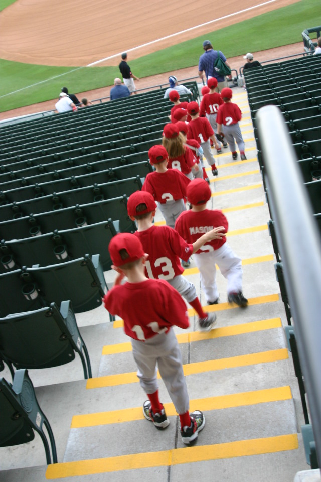 2006/04(April)/Tball-RR-Express/640x480_2006-04-18-Tball-RR-Express-17-Team.JPG