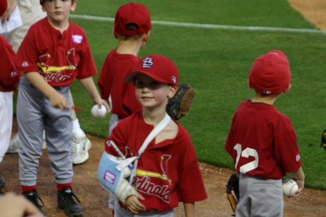2006/04(April)/Tball-RR-Express/640x480_2006-04-18-Tball-RR-Express-27-Case-Dax.JPG