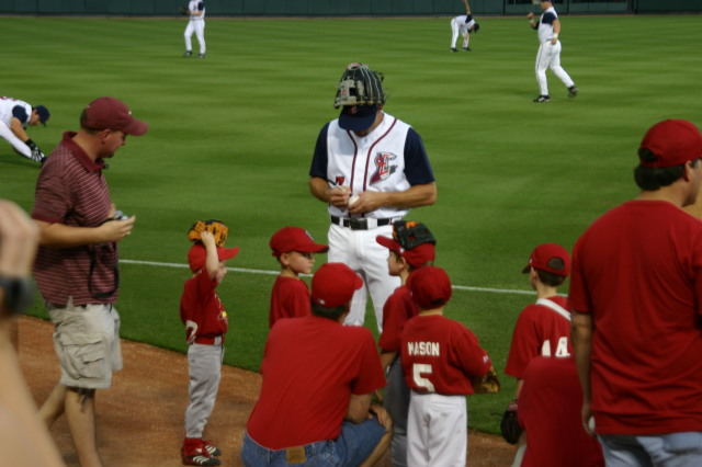 2006-04-18-Tball-RR-Express-34-signing-ball.JPG