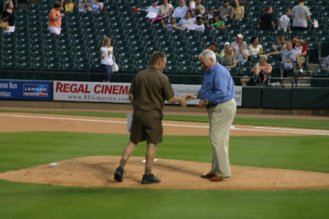 2006-04-18-Tball-RR-Express-44-UPS-delivers-game-ball.JPG