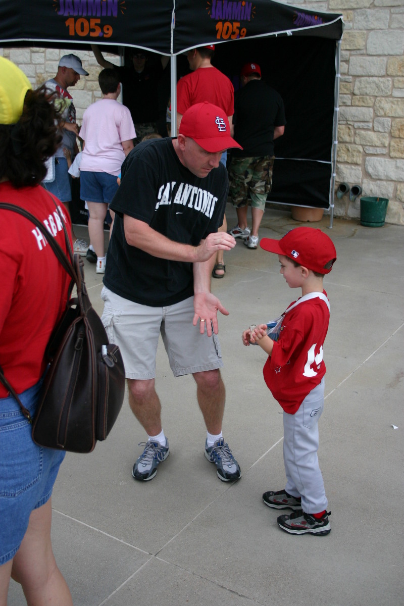 2006/04(April)/Tball-RR-Express/800x600_2006-04-18-Tball-RR-Express-04-Mark-Dax.JPG