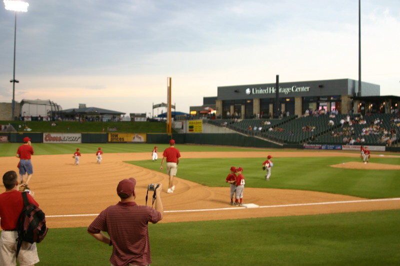 2006-04-18-Tball-RR-Express-50-out-on-the-field.JPG