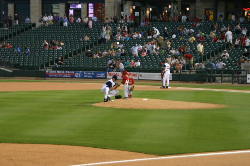 2006-04-18-Tball-RR-Express-56-out-on-the-field-Dax-Caden.JPG