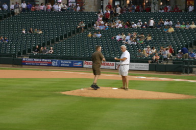 2006-04-18-Tball-RR-Express-41-UPS-delivers-game-ball.JPG