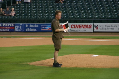 2006-04-18-Tball-RR-Express-43-UPS-delivers-game-ball.JPG