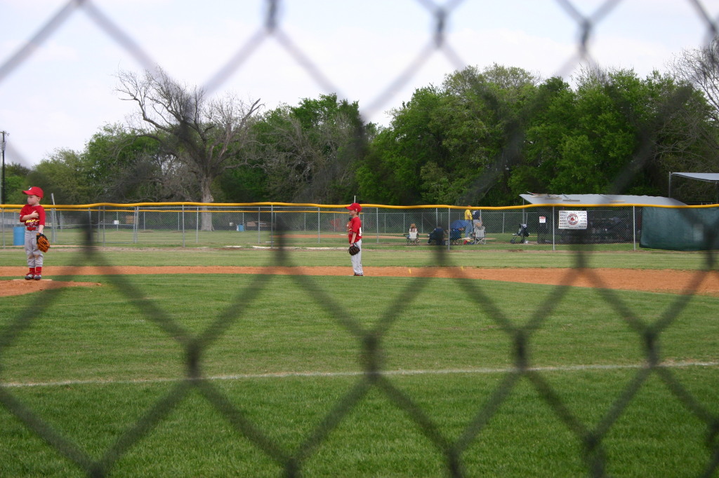 2006/04(April)/Tball/1024x768_2006-04-01-Tball-6-Caden-Chance.JPG