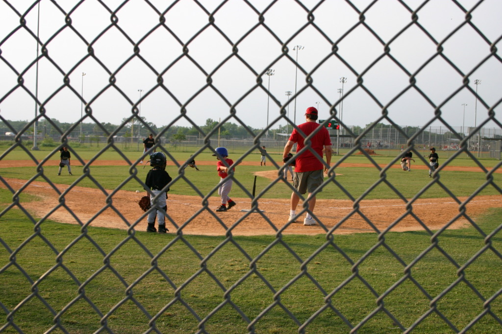 2006/04(April)/Tball/1024x768_2006-05-04-Tball-6-Case-batting.JPG