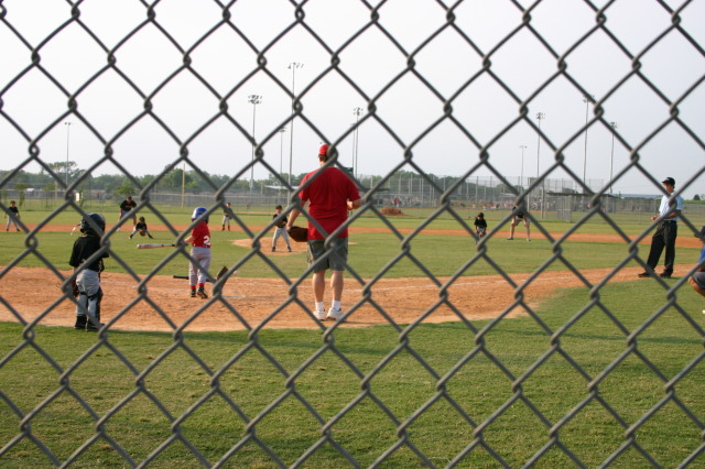 2006/04(April)/Tball/640x480_2006-05-04-Tball-5-Case-batting.JPG
