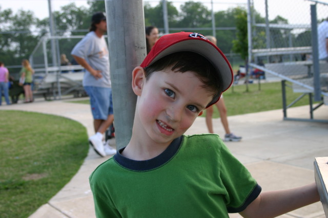 2006/04(April)/Tball/640x480_2006-05-04-Tball-7-Dax.JPG