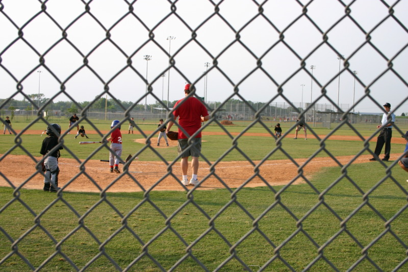 2006/04(April)/Tball/800x600_2006-05-04-Tball-5-Case-batting.JPG