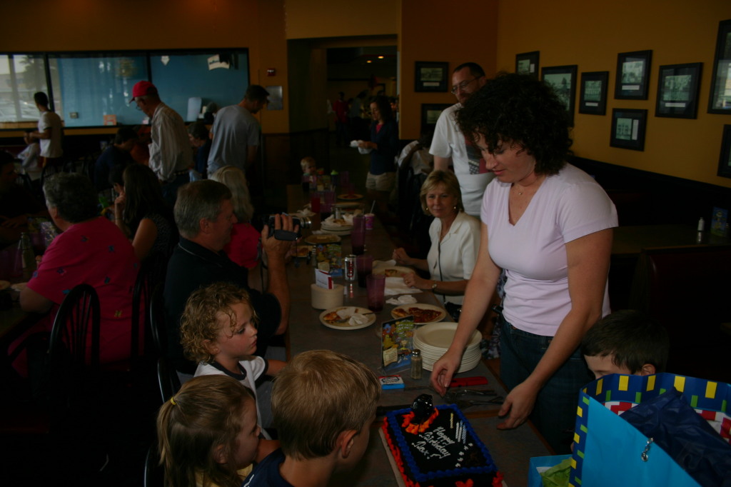 2006/05(May)/Dax-5th-Bday/1024x768_2006-05-07-Dax-5th-Bday-09.JPG