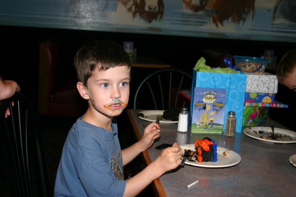2006/05(May)/Dax-5th-Bday/1024x768_2006-05-07-Dax-5th-Bday-16.JPG