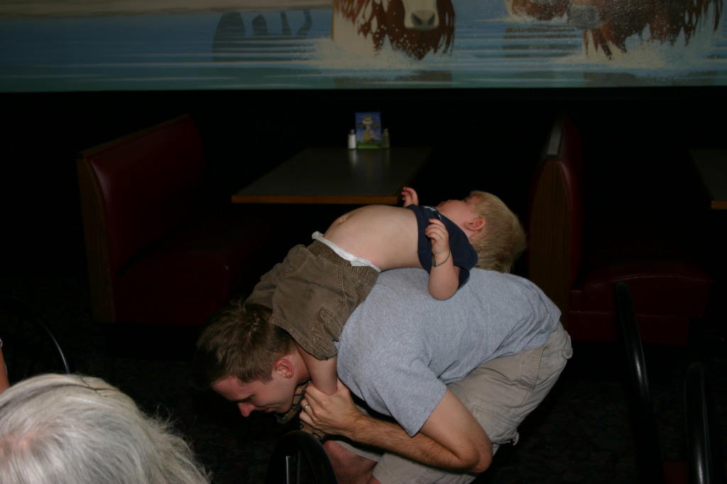 2006/05(May)/Dax-5th-Bday/1024x768_2006-05-07-Dax-5th-Bday-32-Ian-Josh.JPG