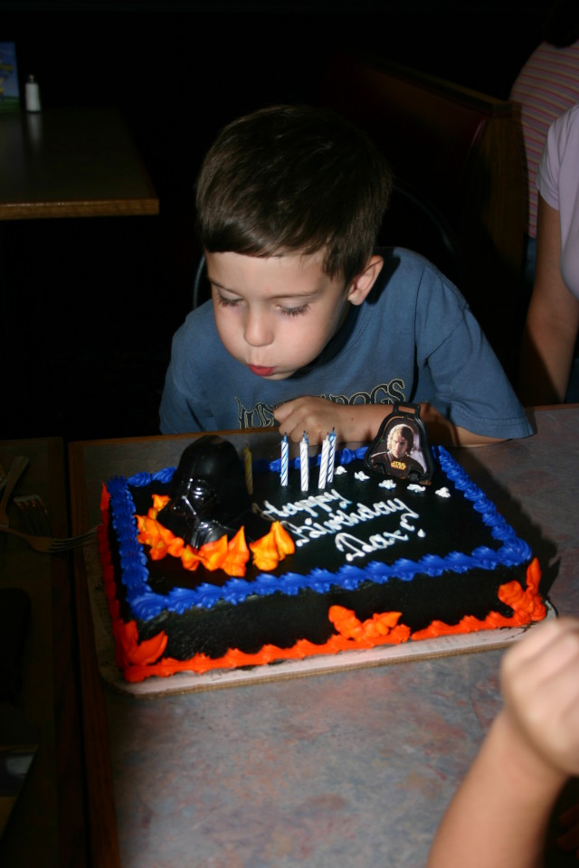 2006/05(May)/Dax-5th-Bday/640x480_2006-05-07-Dax-5th-Bday-08.JPG