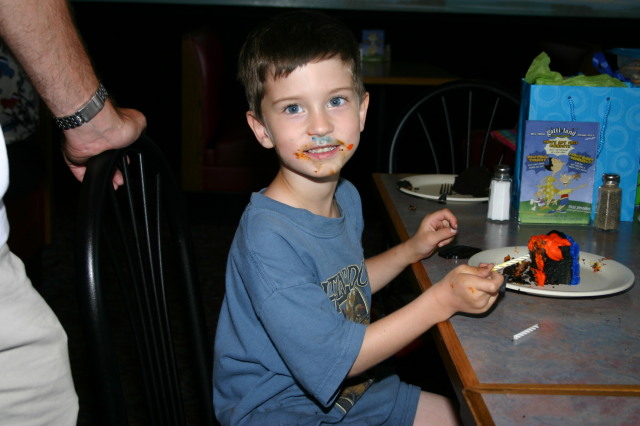 2006/05(May)/Dax-5th-Bday/640x480_2006-05-07-Dax-5th-Bday-17.JPG