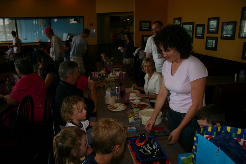 2006/05(May)/Dax-5th-Bday/800x600_2006-05-07-Dax-5th-Bday-09.JPG