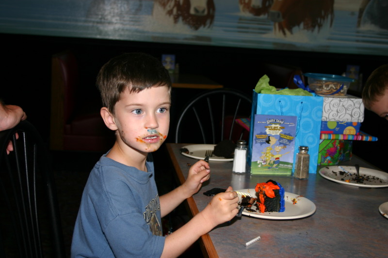 2006/05(May)/Dax-5th-Bday/800x600_2006-05-07-Dax-5th-Bday-16.JPG