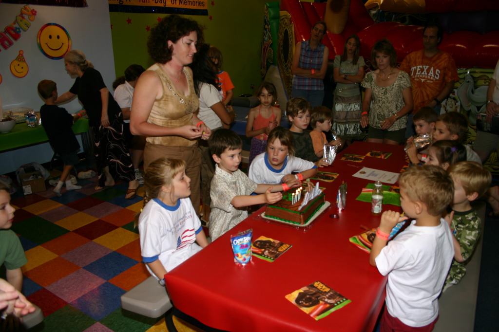 2006-05-20-Dax-Bday-Party-31-Brittney-McKenzie-Suzi-Hayden-Nathan-Alyssa-Kalyani.JPG