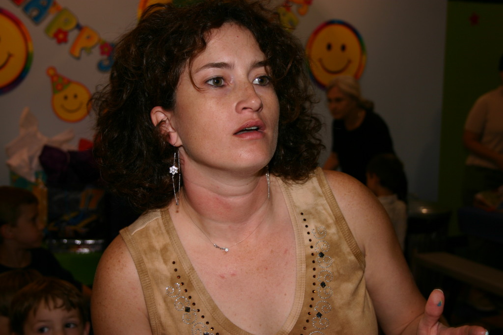 2006/05(May)/Dax-Bday-Party/1024x768_2006-05-20-Dax-Bday-Party-46-Suzi.JPG