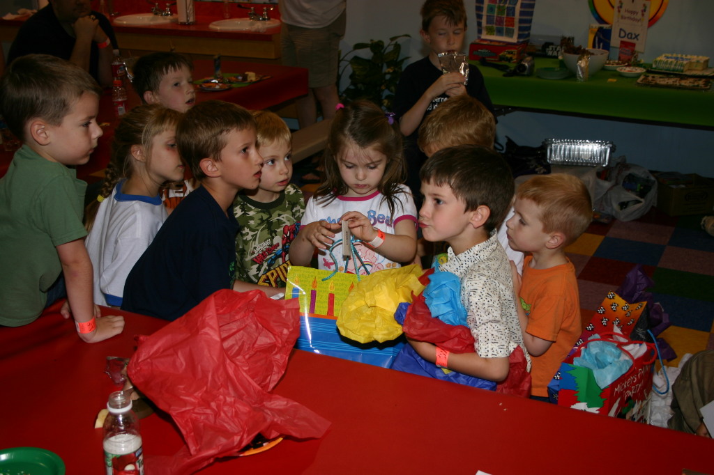 2006/05(May)/Dax-Bday-Party/1024x768_2006-05-20-Dax-Bday-Party-48-Zane-Brittney-Chance-Alyssa-Hayden-Errett.JPG