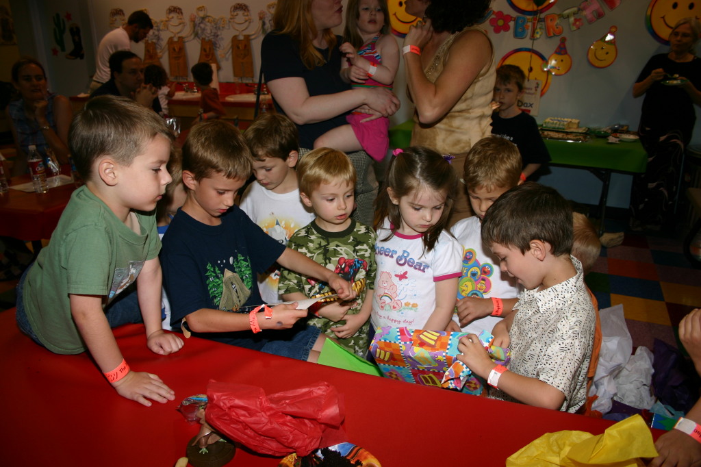 2006/05(May)/Dax-Bday-Party/1024x768_2006-05-20-Dax-Bday-Party-50-Zane-Brittney-Chance-Alyssa-Hayden-Errett.JPG