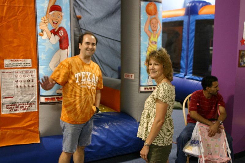 2006/05(May)/Dax-Bday-Party/800x600_2006-05-20-Dax-Bday-Party-26-Jim-Kim.JPG