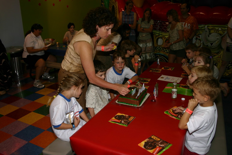 2006-05-20-Dax-Bday-Party-30-Brittney-McKenzie-Suzi-Hayden-Nathan-Alyssa.JPG