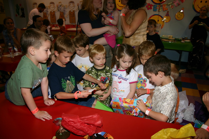 2006-05-20-Dax-Bday-Party-50-Zane-Brittney-Chance-Alyssa-Hayden-Errett.JPG