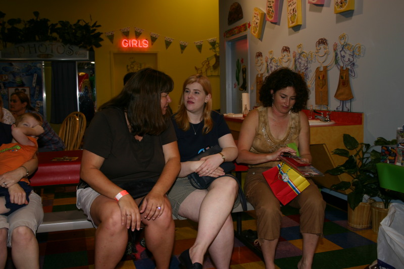 2006/05(May)/Dax-Bday-Party/800x600_2006-05-20-Dax-Bday-Party-55-Kim-Shelly-Suzi.JPG