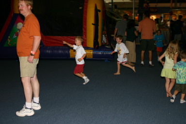 2006-05-20-Dax-Bday-Party-12-Hayden-Case.JPG