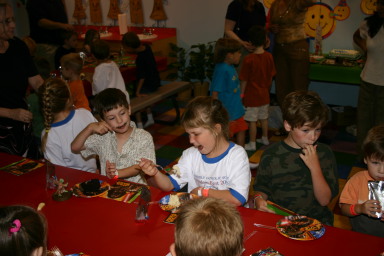 2006-05-20-Dax-Bday-Party-41-McKenzie-Brittney-Aaron.JPG