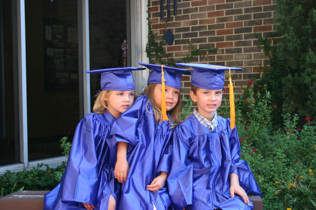 2006/05(May)/Dax-PreK-Graduation/1024x768_2006-05-19-Dax-PreK-Graduation-25.JPG