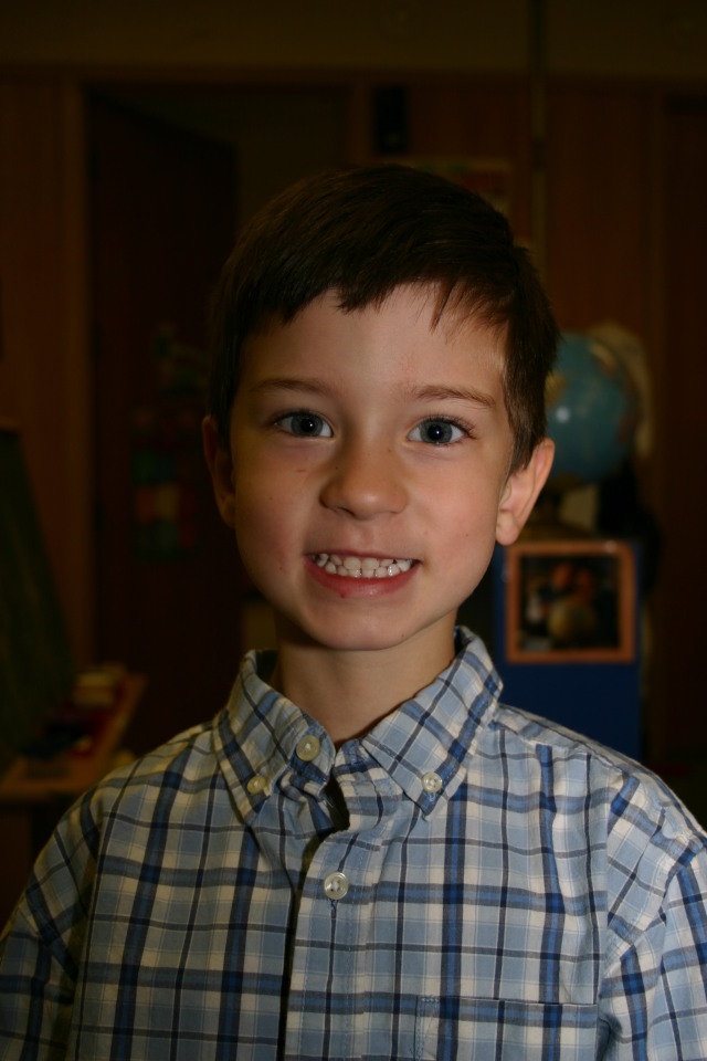 2006/05(May)/Dax-PreK-Graduation/640x480_2006-05-19-Dax-PreK-Graduation-2.JPG