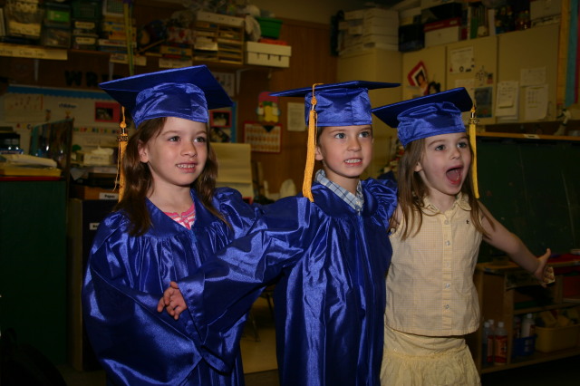 2006/05(May)/Dax-PreK-Graduation/640x480_2006-05-19-Dax-PreK-Graduation-9.JPG