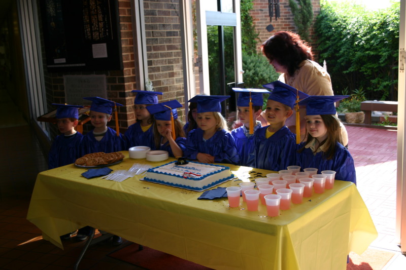 2006/05(May)/Dax-PreK-Graduation/800x600_2006-05-19-Dax-PreK-Graduation-18.JPG