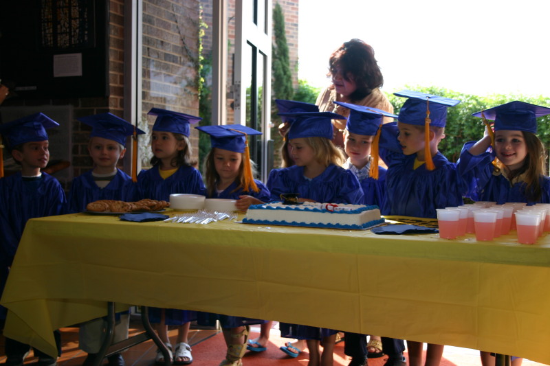 2006/05(May)/Dax-PreK-Graduation/800x600_2006-05-19-Dax-PreK-Graduation-19.JPG