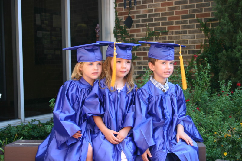 2006/05(May)/Dax-PreK-Graduation/800x600_2006-05-19-Dax-PreK-Graduation-24.JPG