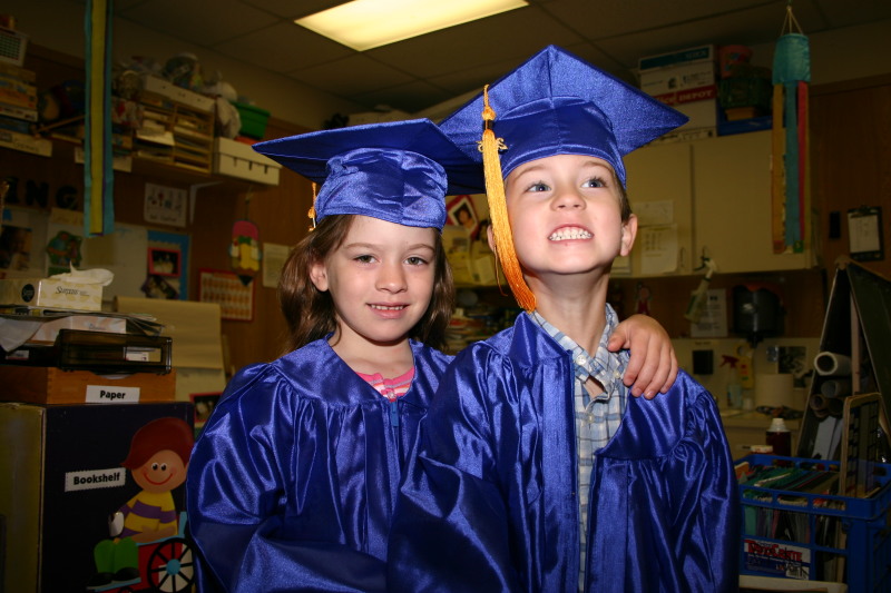 2006/05(May)/Dax-PreK-Graduation/800x600_2006-05-19-Dax-PreK-Graduation-8.JPG